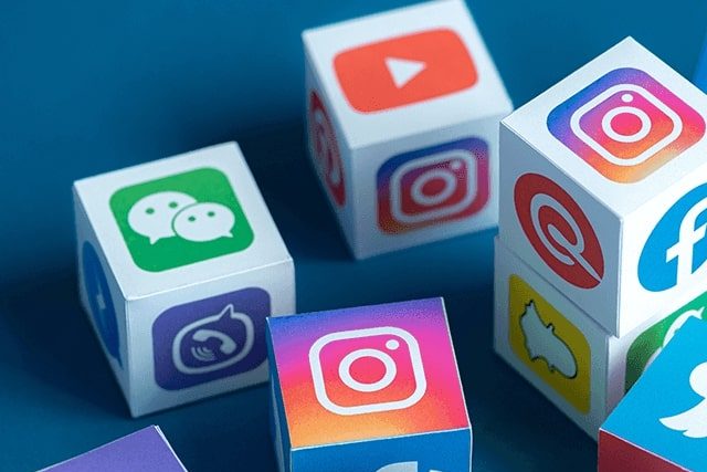 Mua quần áo secondhand online phong cách vintage